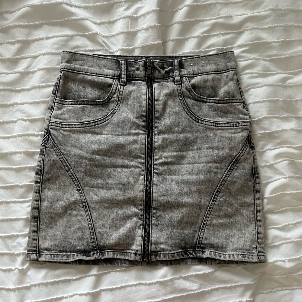 Zip up jean skirt 🩶